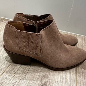 New Franco Sarto Suede Size Zip Booties taupe beige 6
